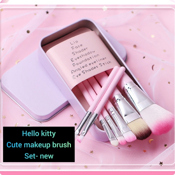 Hello kitty makeup brush set in cute matching metal tin brand new in package. - Picture 4 of 7